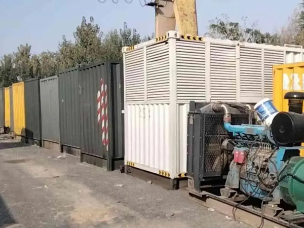 泸州200KW柴油发电机机组每小时油耗是多少？